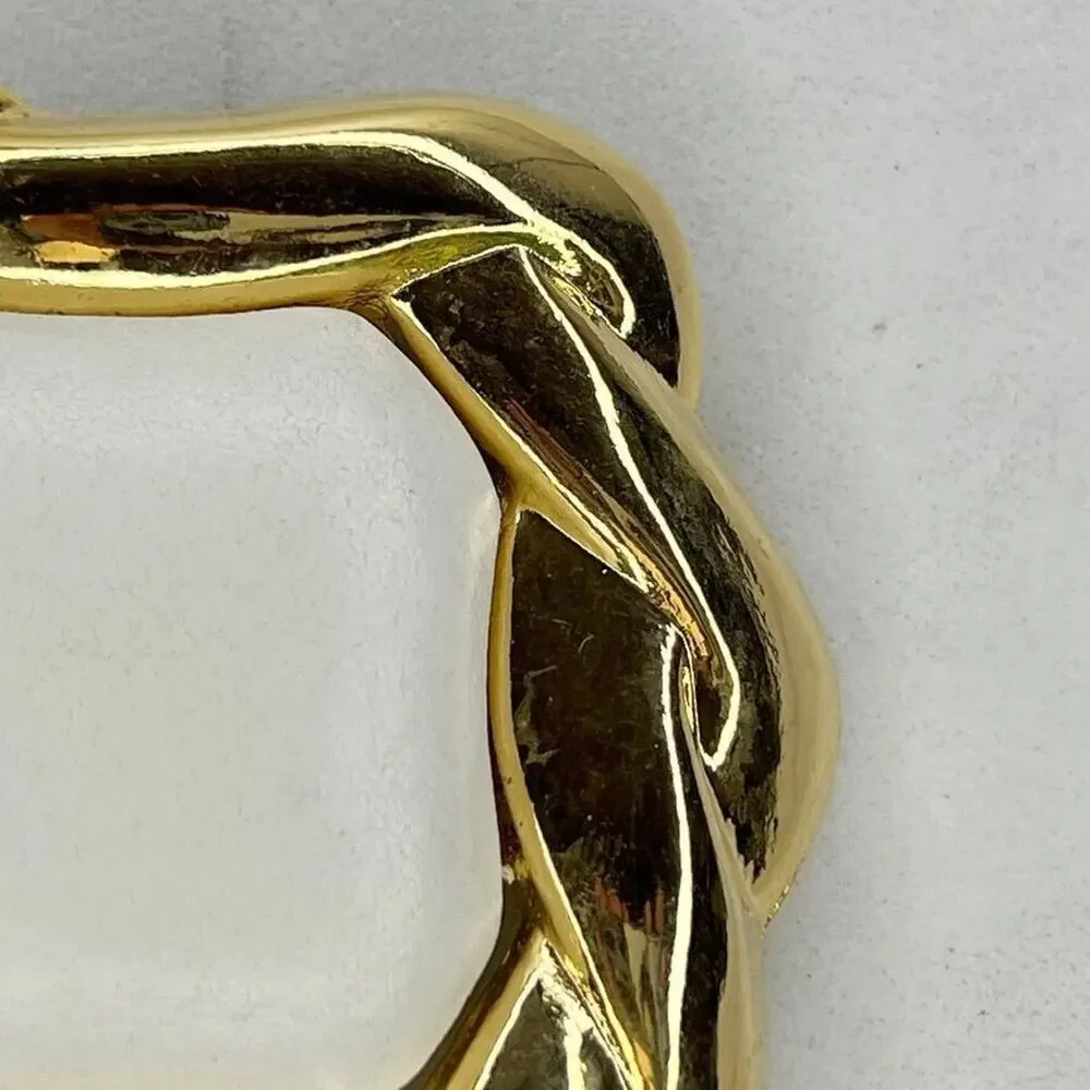 Day-Lor USA Vintage Gold Tone White Faux Leather Centerpiece Belt Buckle